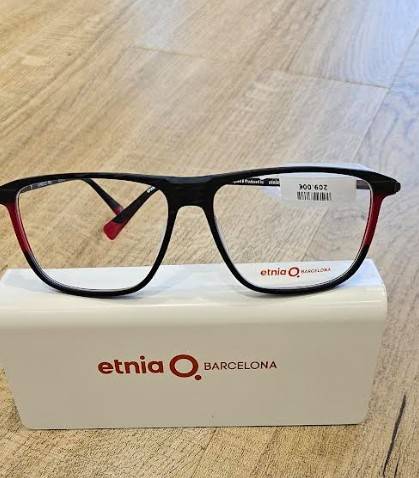 Lunettes de vue homme marque Etnia disponibles en boutique à La Crau